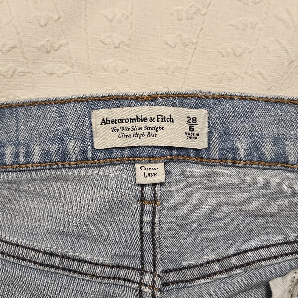 Abercrombie Curve Love 90's Slim Straight Ultra High Rise Jeans Size 28